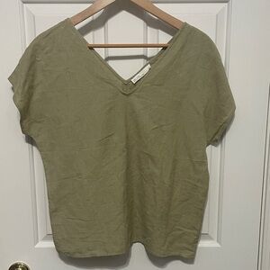 OAK + FORT Green Linen V-Neck Short Sleeve Top